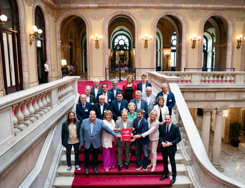 Las 13 Cámaras de Comercio de Cataluña entregan la propuesta de Ley de Cámaras en el Parlamento de Cataluña