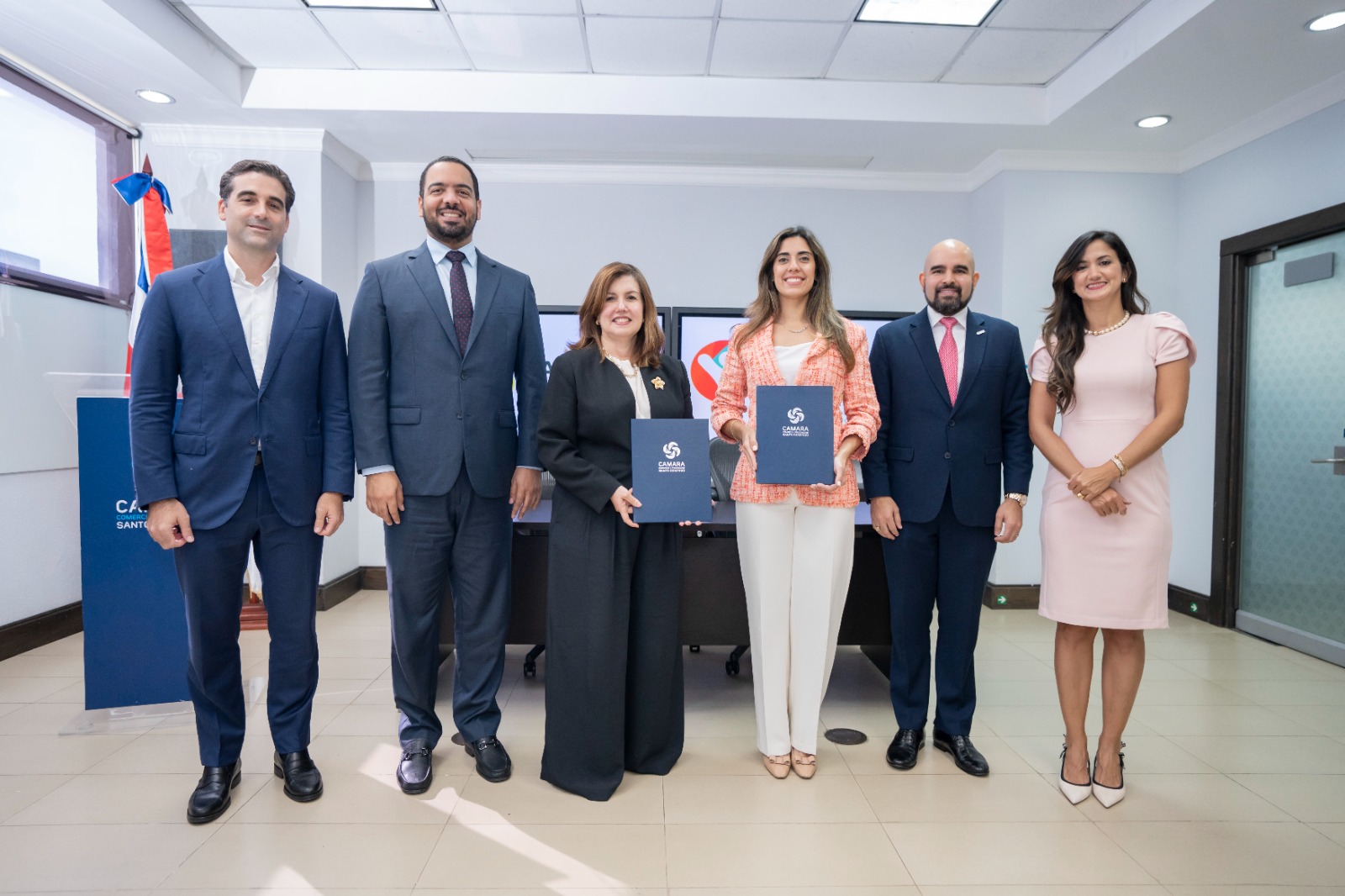 ANJE y la Cámara de Comercio de Santo Domingo, firman alianza para impulsar el emprendimiento joven y la formalización empresarial